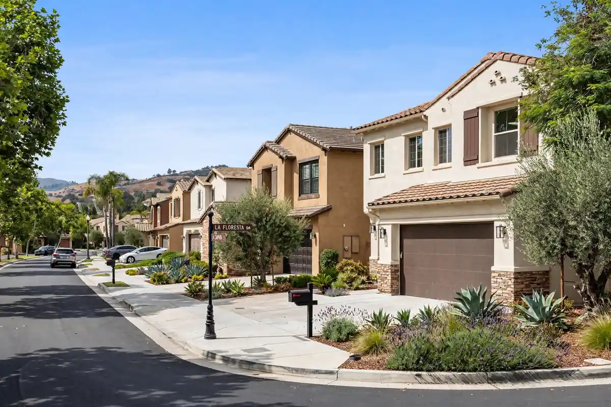 Reemplazo de techo en La Floresta, Brea, CA 92823
