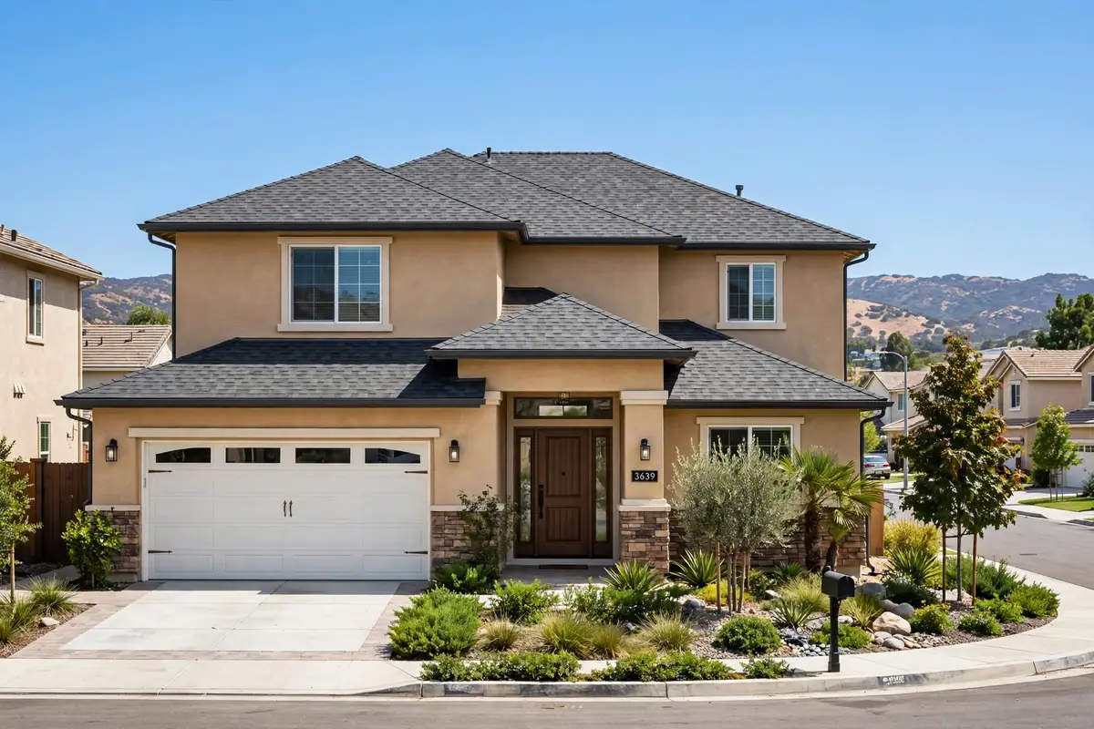 Reemplazo de techo de tejas asfalticas en Olinda Ranch, Brea, CA 92823